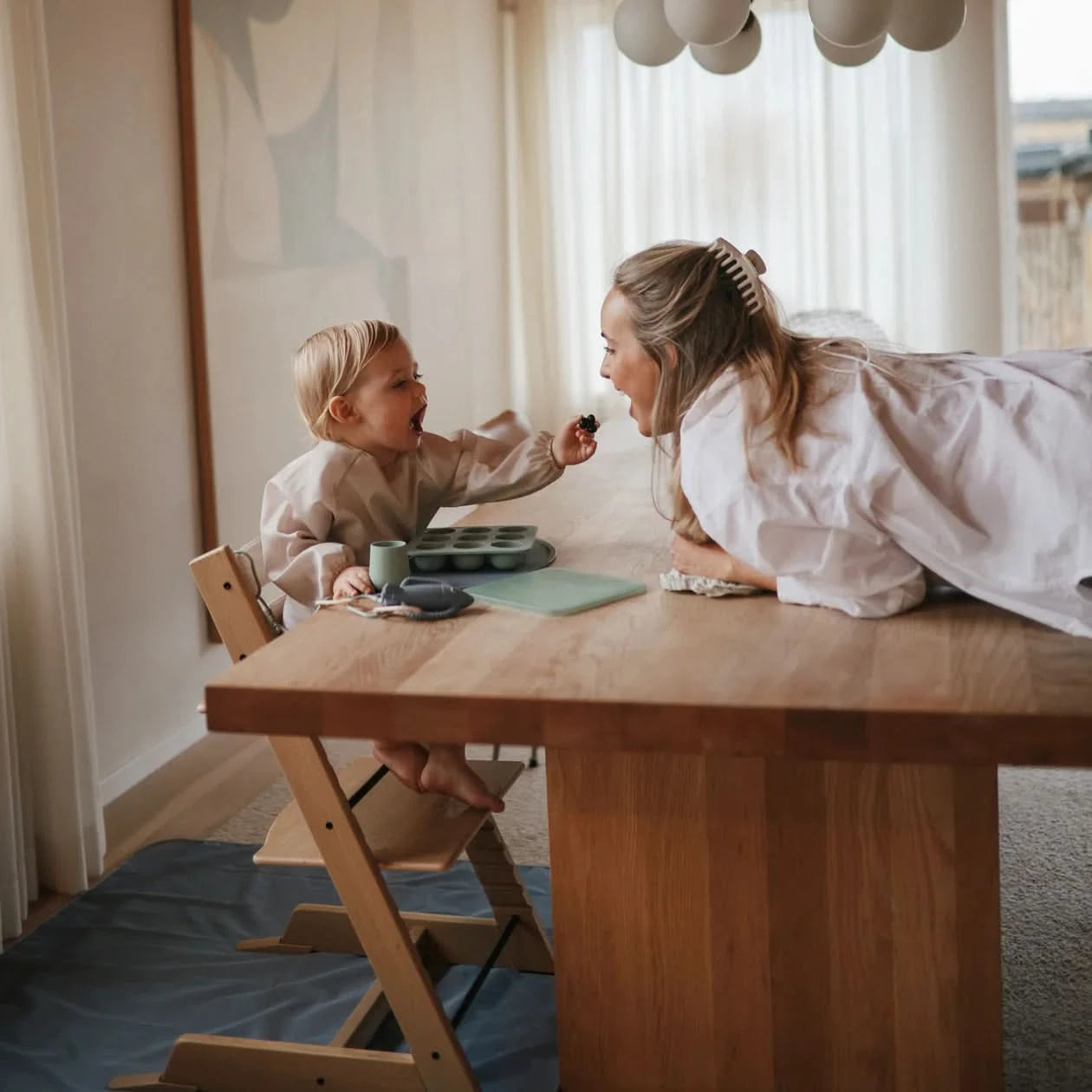 Mushie Long Sleeve Bib - Fog - AT NOON STORE