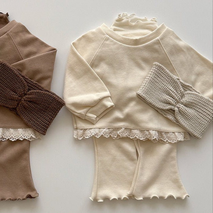 Two children's outfits, one brown and one beige, with matching headbands on a light gray background. Brand 'Aosta atelier' visible.