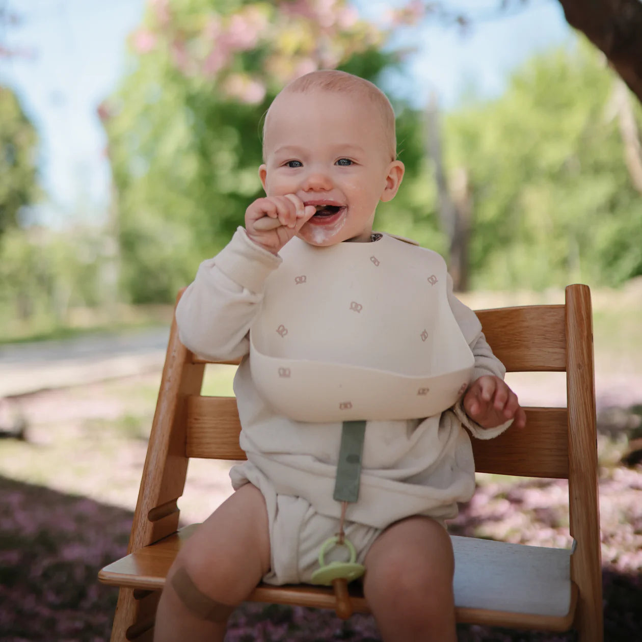 Mushie Silicone Baby Bib - Pretzel