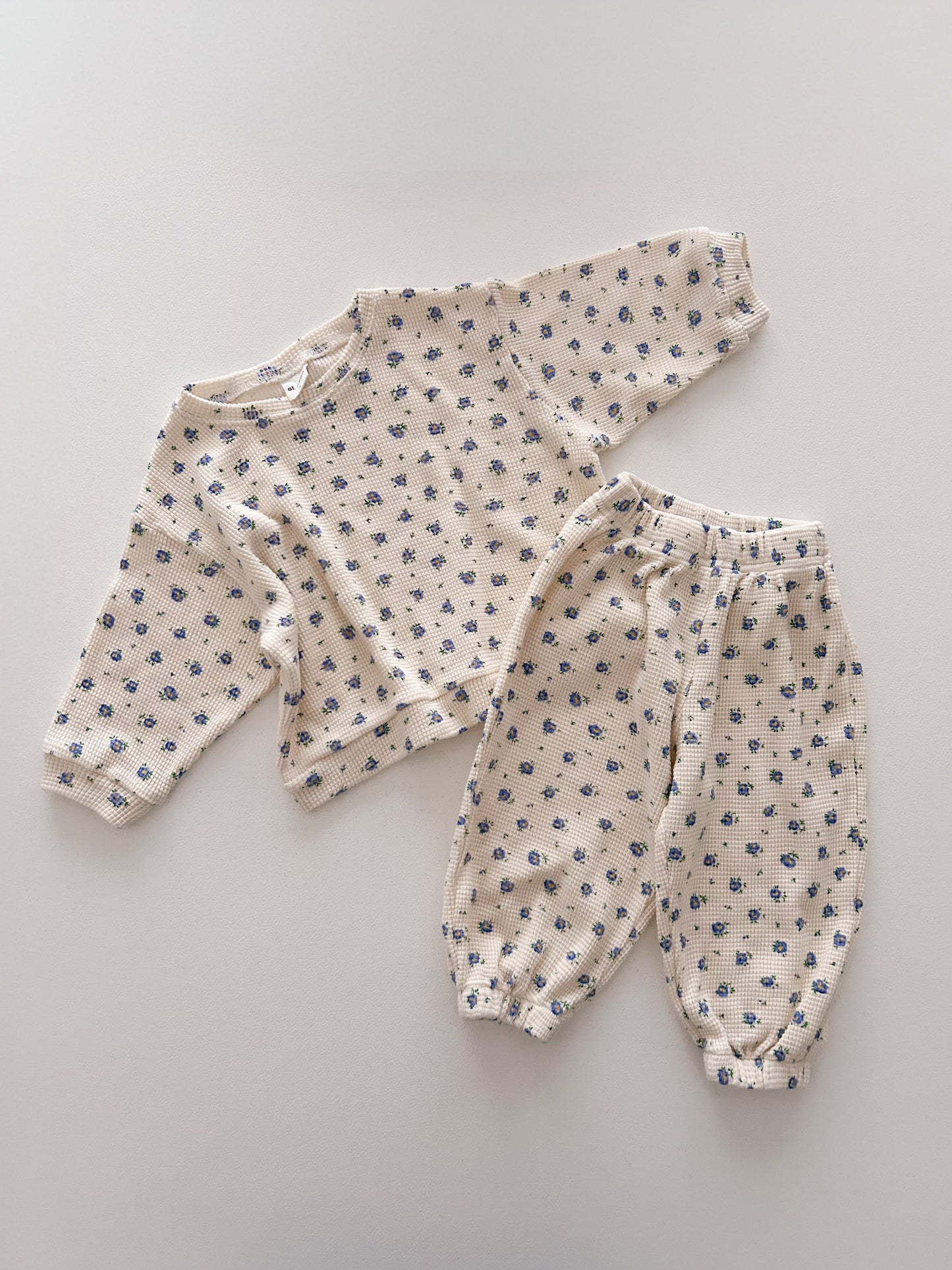 [At Noon Original Design] Kids Floral Waffle Top and Jogger Pants Set (1-6y) - 2 Colors