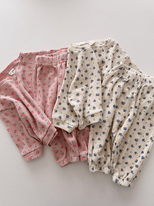 [At Noon Original Design] Kids Floral Waffle Top and Jogger Pants Set (1-6y) - 2 Colors