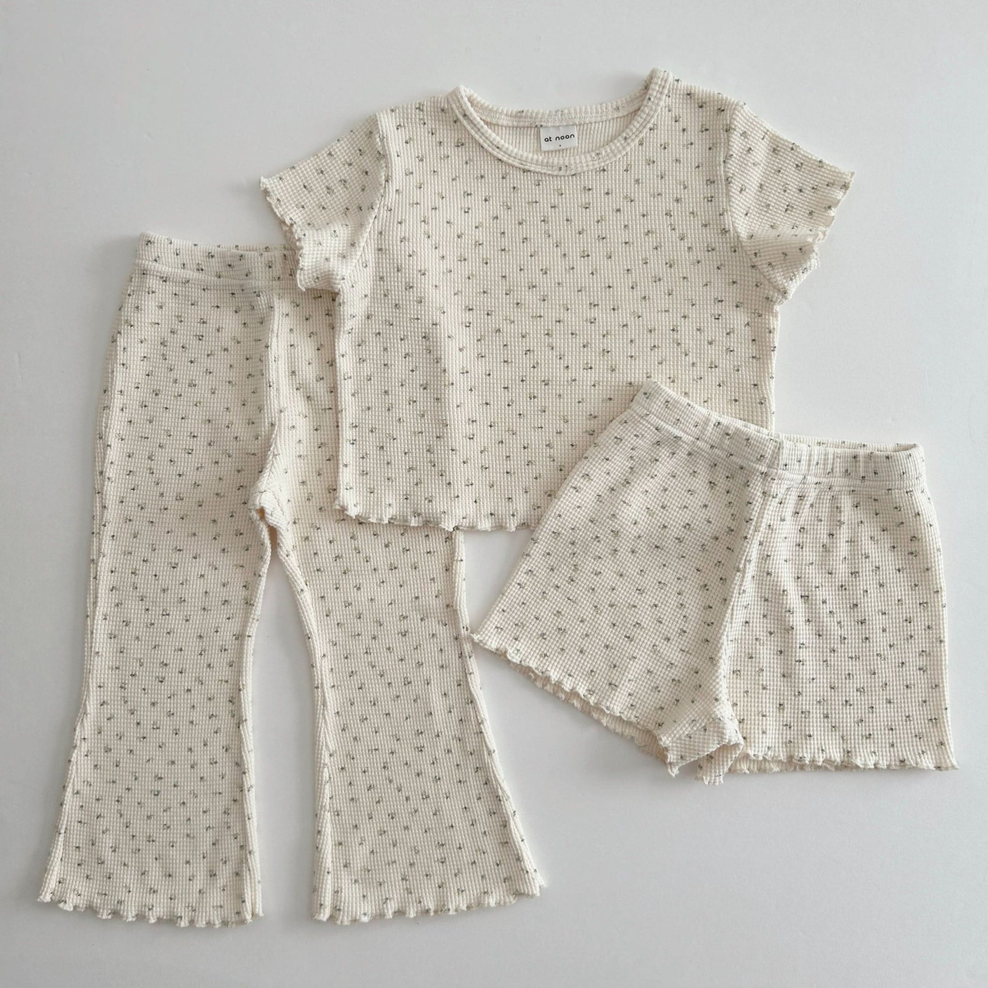 [At Noon Exclusive] Kids Cozy Waffle Lettuce - edge Flare Pants (1 - 7y) - Floral kids outfit