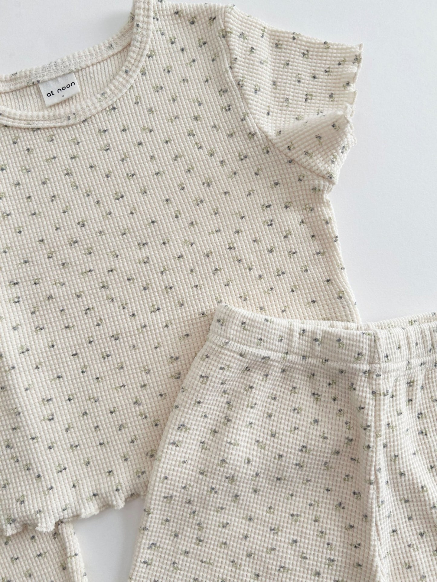 [At Noon Exclusive] Kids Cozy Waffle Lettuce - edge Flare Pants (1 - 7y) - Floral kids outfit