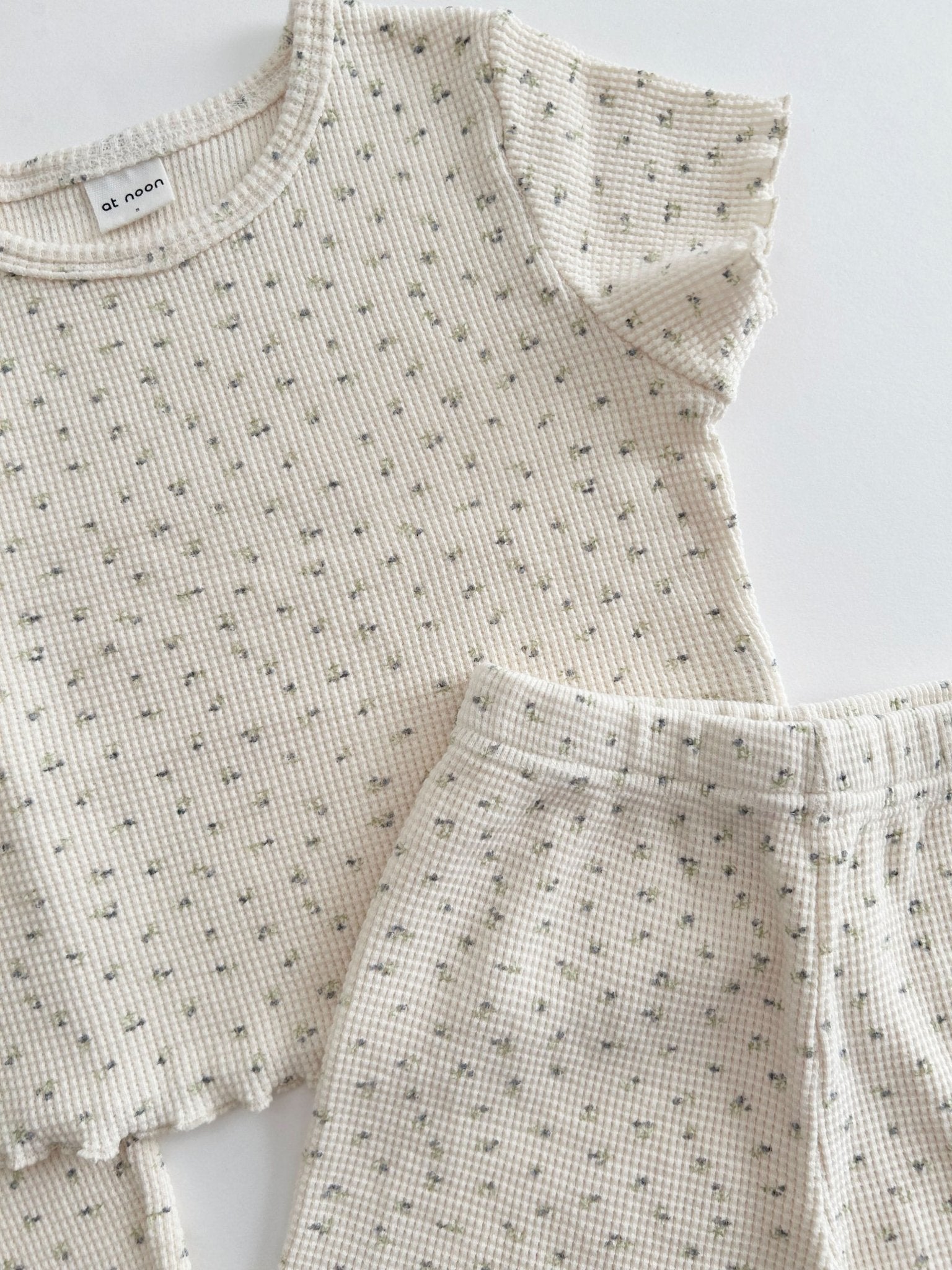 [At Noon Exclusive] Kids Cozy Waffle Lettuce - edge Flare Pants (1 - 7y) - Floral kids outfit