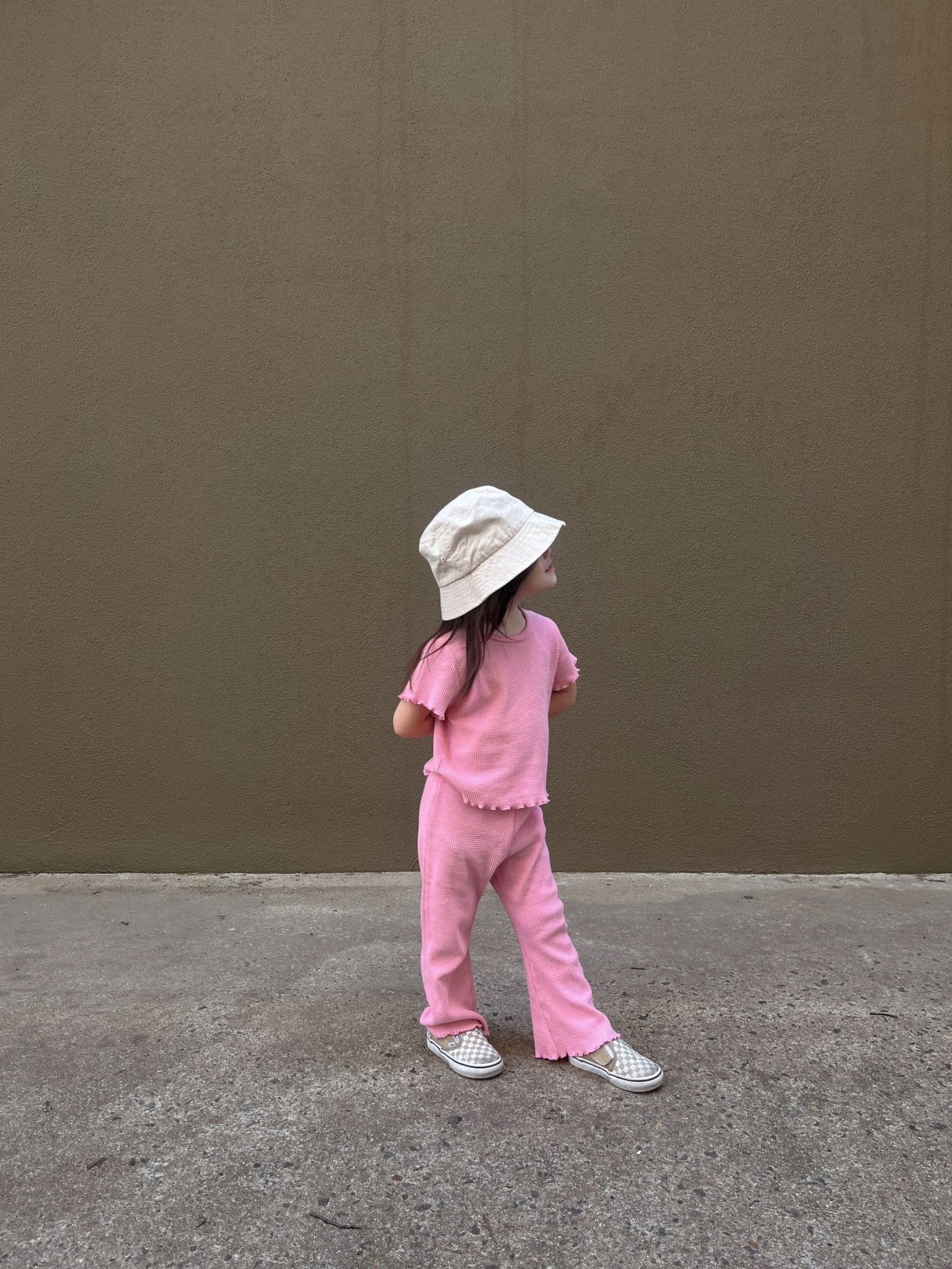 [At Noon Exclusive] Kids Cozy Waffle Lettuce - edge Flare Pants (1 - 7y) - Pink kids outfit