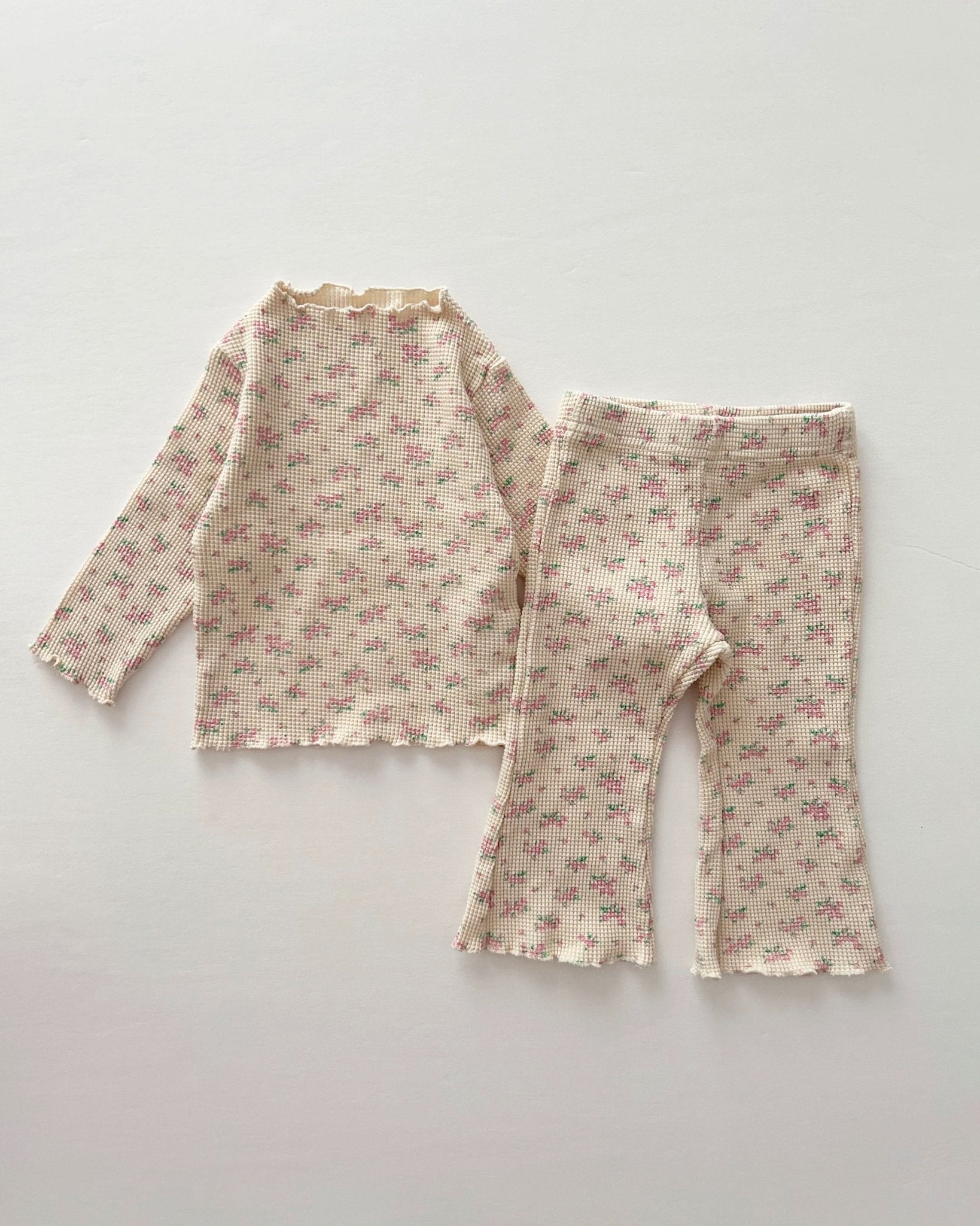 [At Noon Exclusive] Kids Cozy Waffle Lettuce - edge Flare Pants (6m - 6y) - Pink Floral kids outfit
