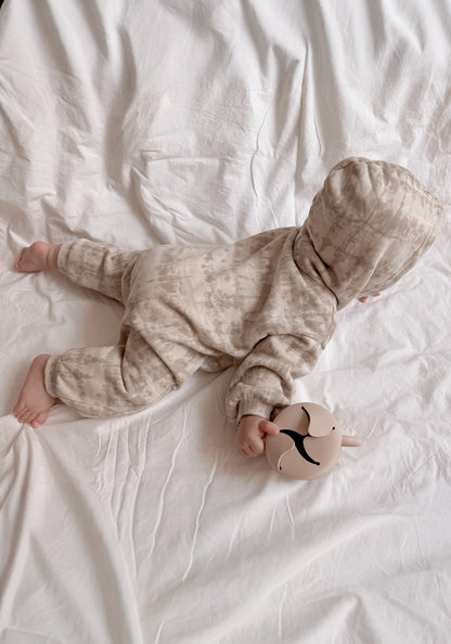 [At Noon Original] Baby Oversized Zip - Up Hoodie Jumpsuit (3m - 4y) - Tie Dyed Beige Gray kids outfit