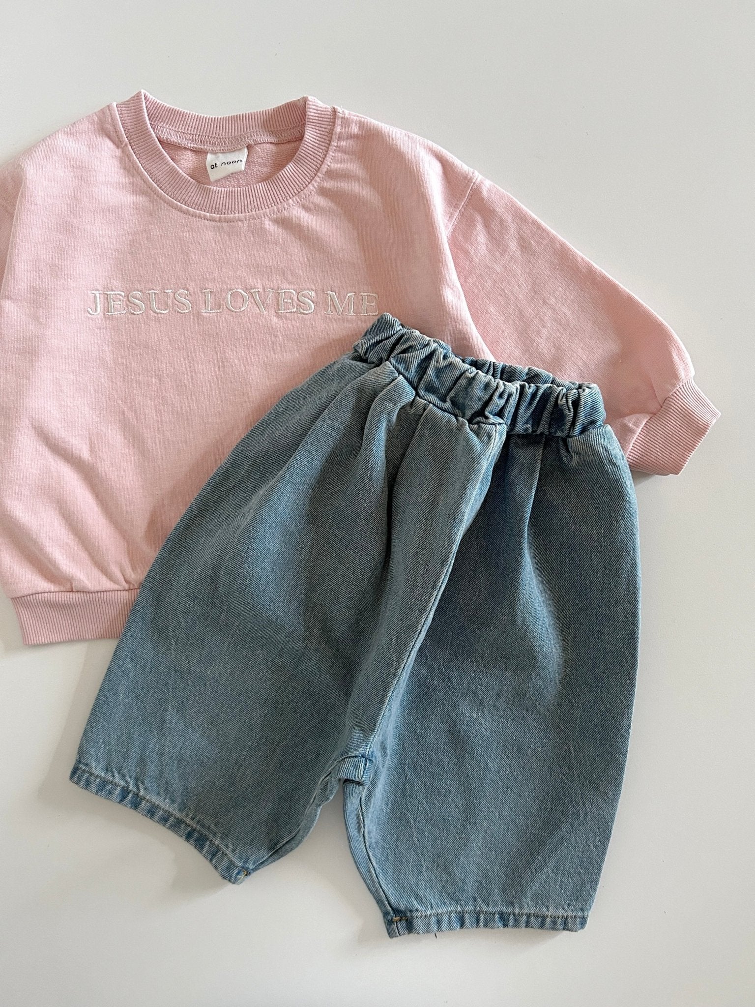 [At Noon Original Design] Kids JESUS LOVES ME Sweatshirt (6m - 9y) - Beige kids outfit