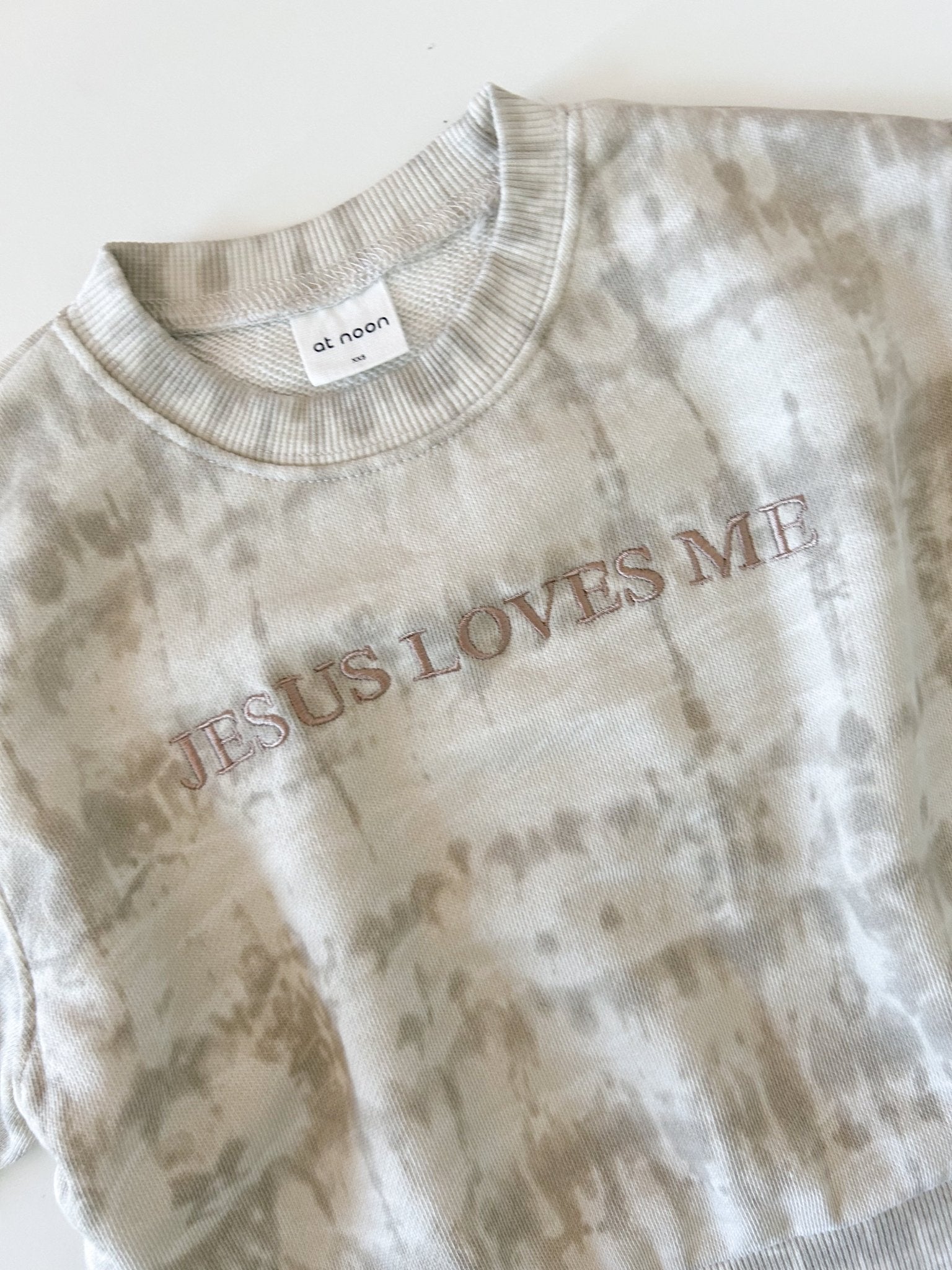 [At Noon Original Design] Kids JESUS LOVES ME Tie - Dye Sweatshirt (6m - 7y) - Beige Gray kids outfit
