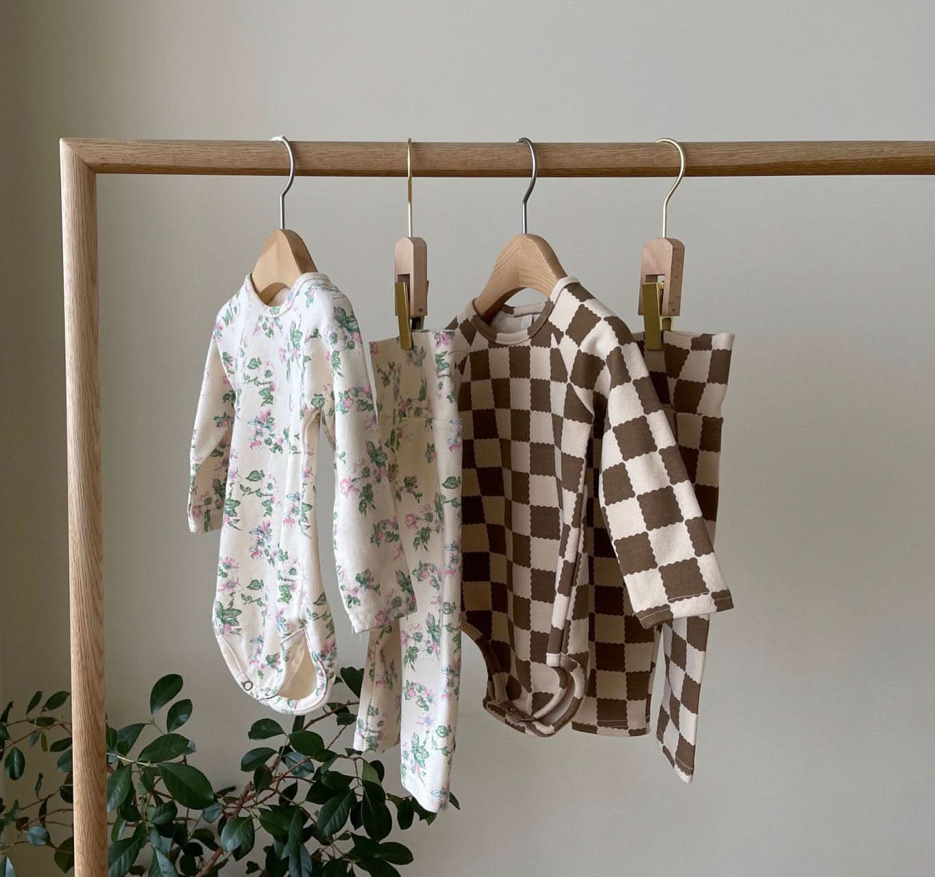 Baby Bodysuit and Leggings Set (3 - 18m) - Checkered kids outfit