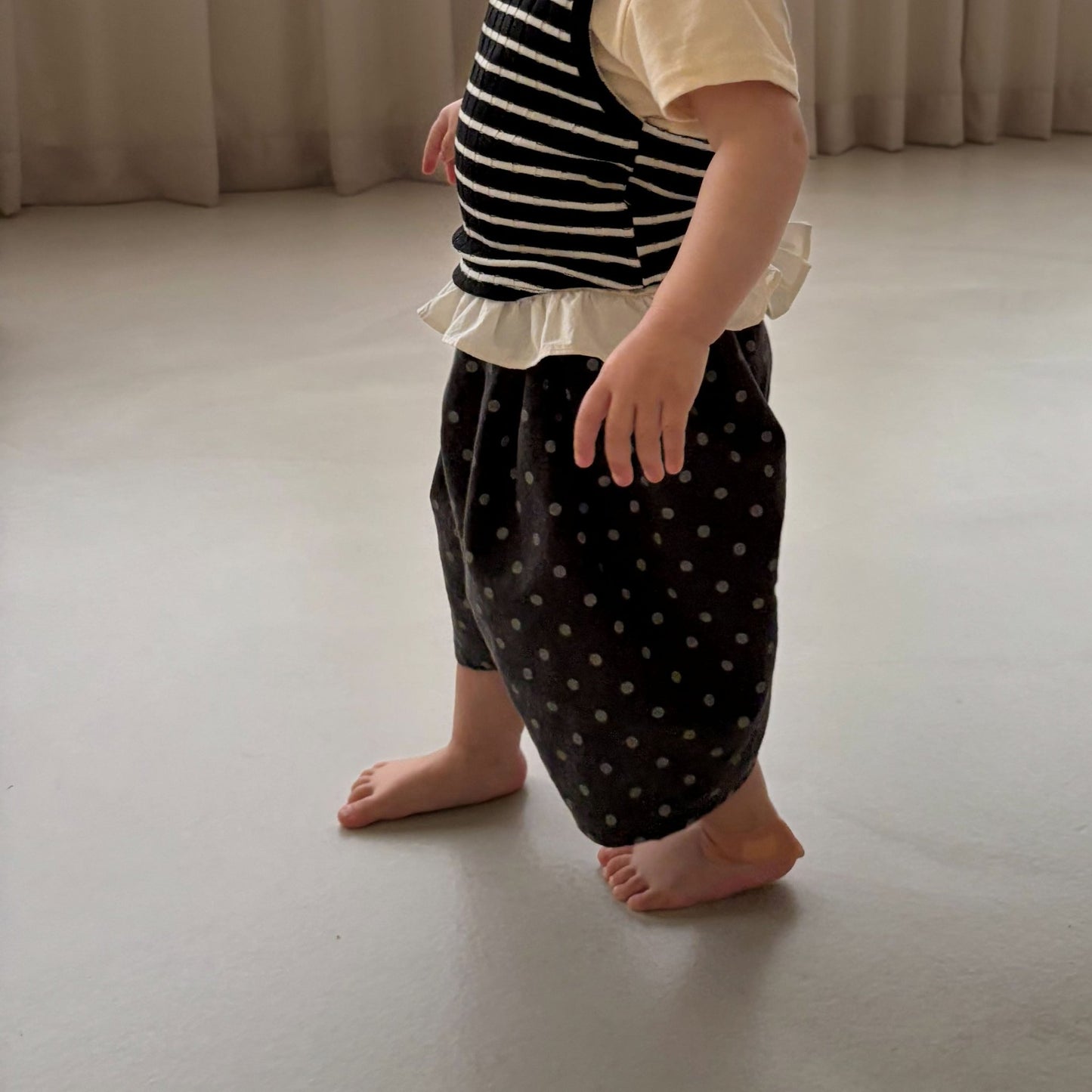 Baby/Toddler Bella Cropped Baggy Pants (6m - 6y) - Dot Charcoal kids outfit