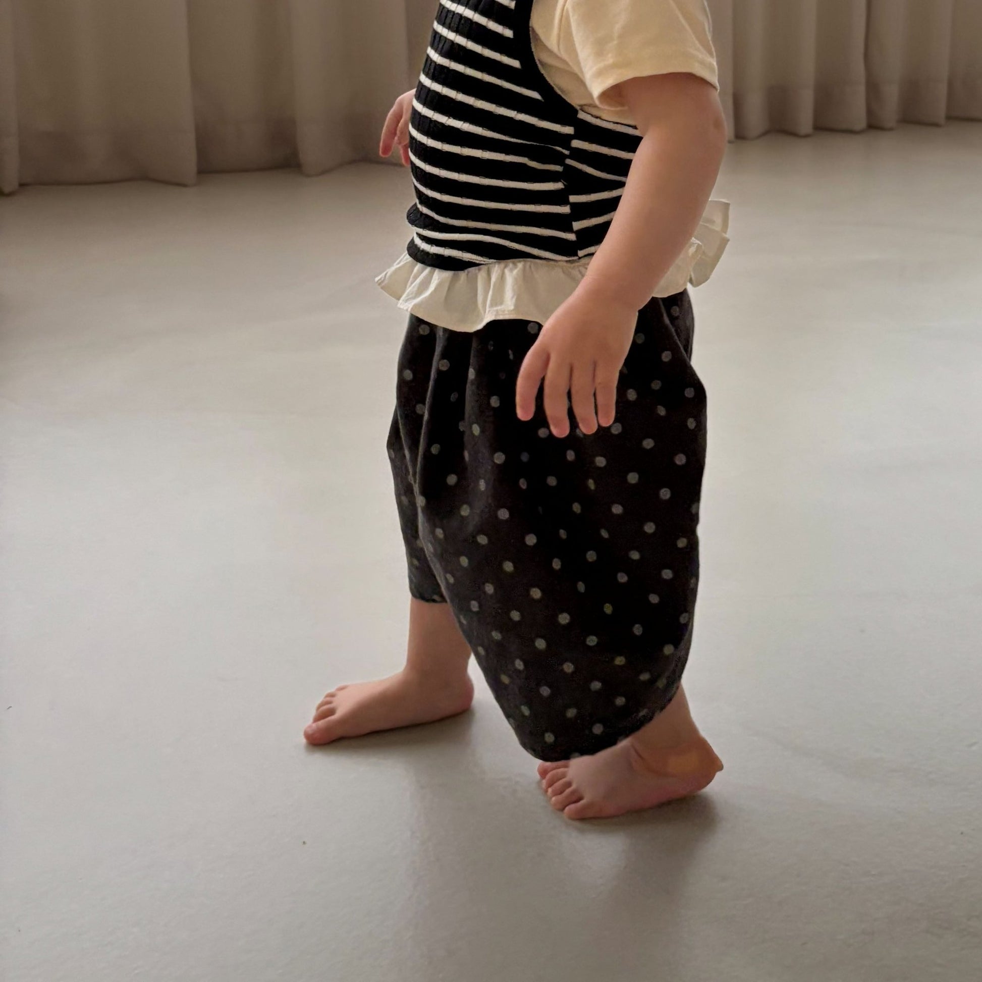 Baby/Toddler Bella Cropped Baggy Pants (6m - 6y) - Dot Charcoal kids outfit