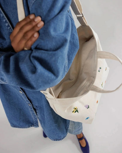 BAGGU Horizontal Zip Duck Bag - Embroidered Ditsy Floral kids outfit