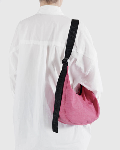 Baggu Medium Nylon Crescent Bag - Azalea Pink