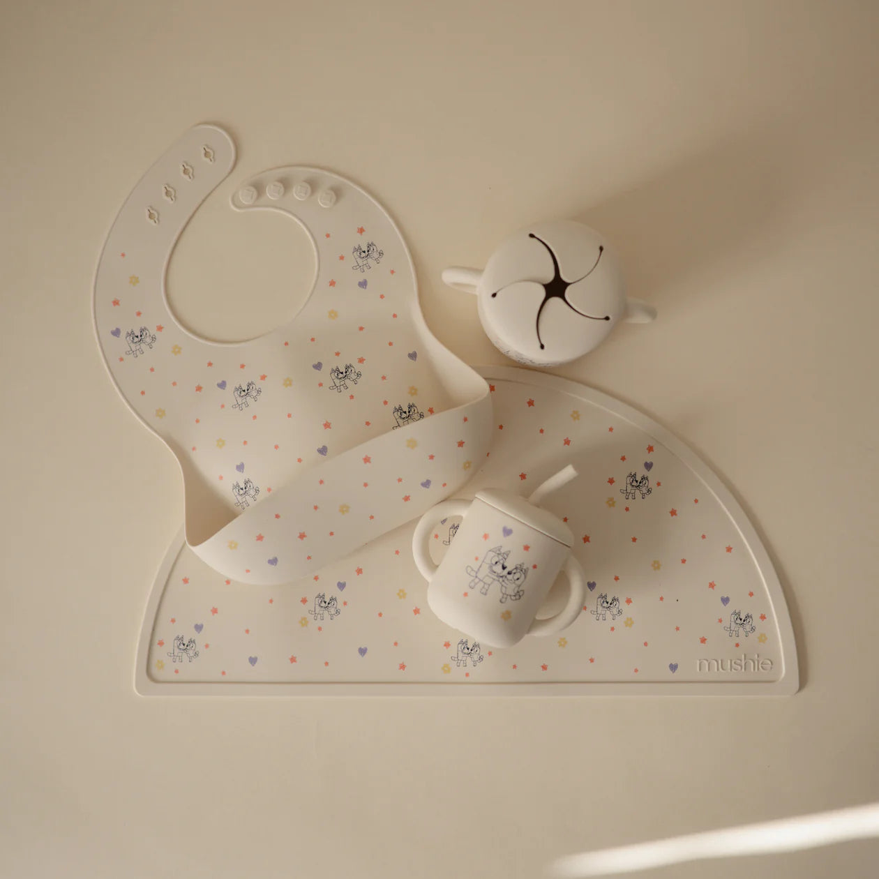 Bluey x Mushie Silicone Baby Bib - Bluey Ivory