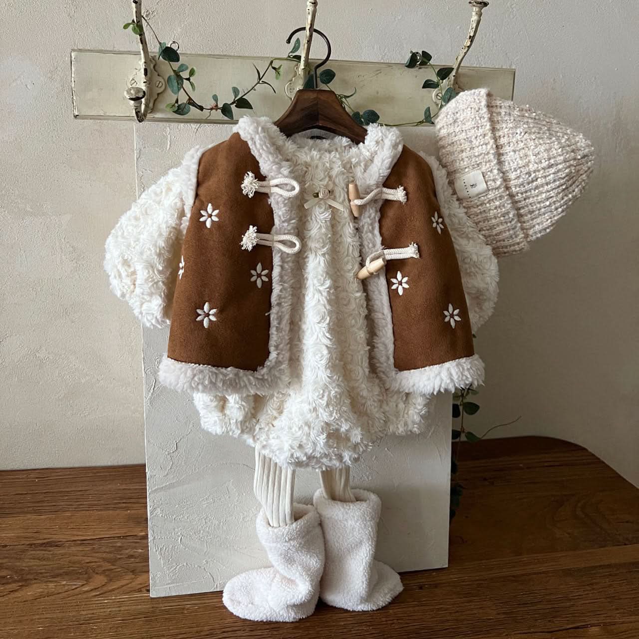 Girl Lala W24 Faux Fur Lined Flower Embroidery Suede Vest (1 - 5y) - Brown kids outfit