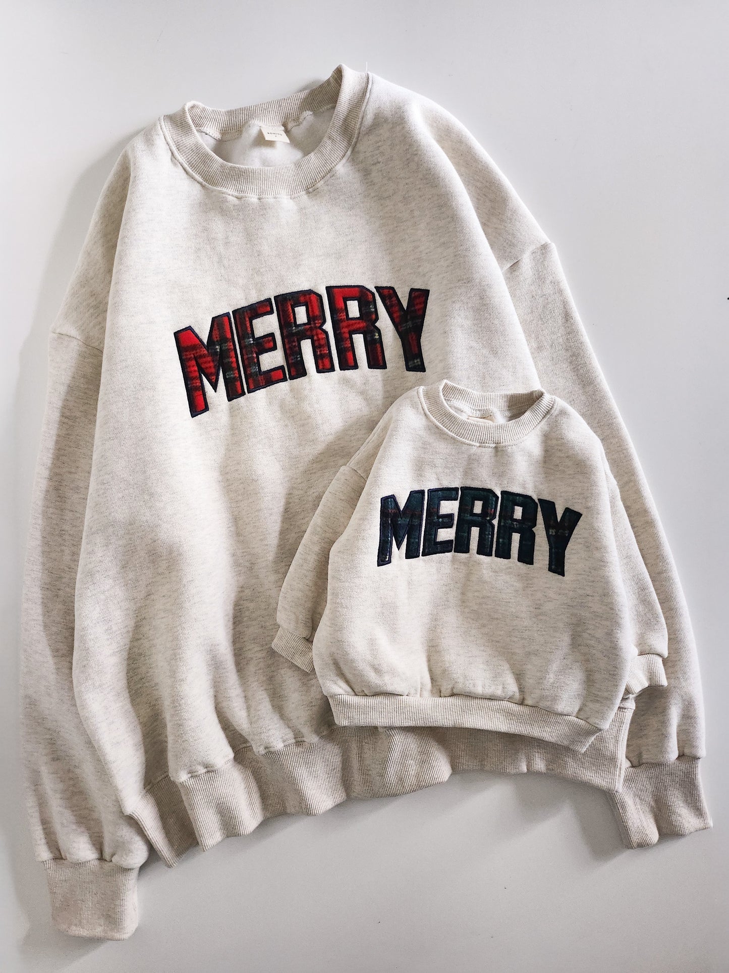 [PRE-ORDER] Toddler Merry Patch Embroidery Sweatshirt and Tartan Fleece Jogger Pants Set (6m-9y) - 2 Colors