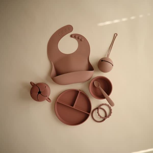 Mushie Snack Cup (Woodchuck) kids outfit