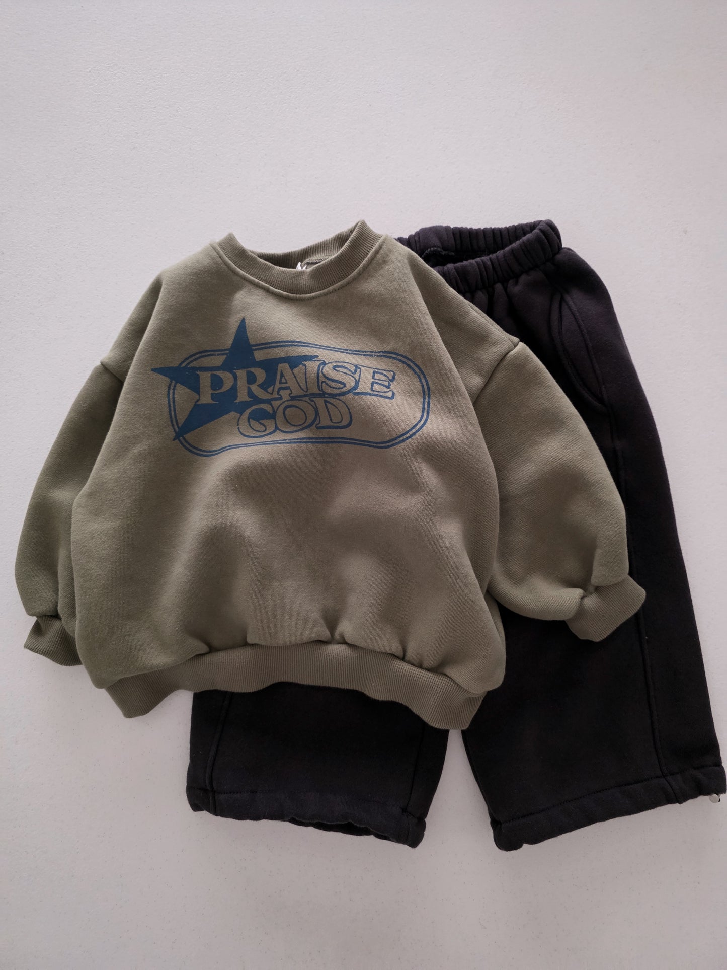 Kids Brushed Cotton PRAISE GOD Long Sleeve Sweatshirt (2-10y) - 2 Colors