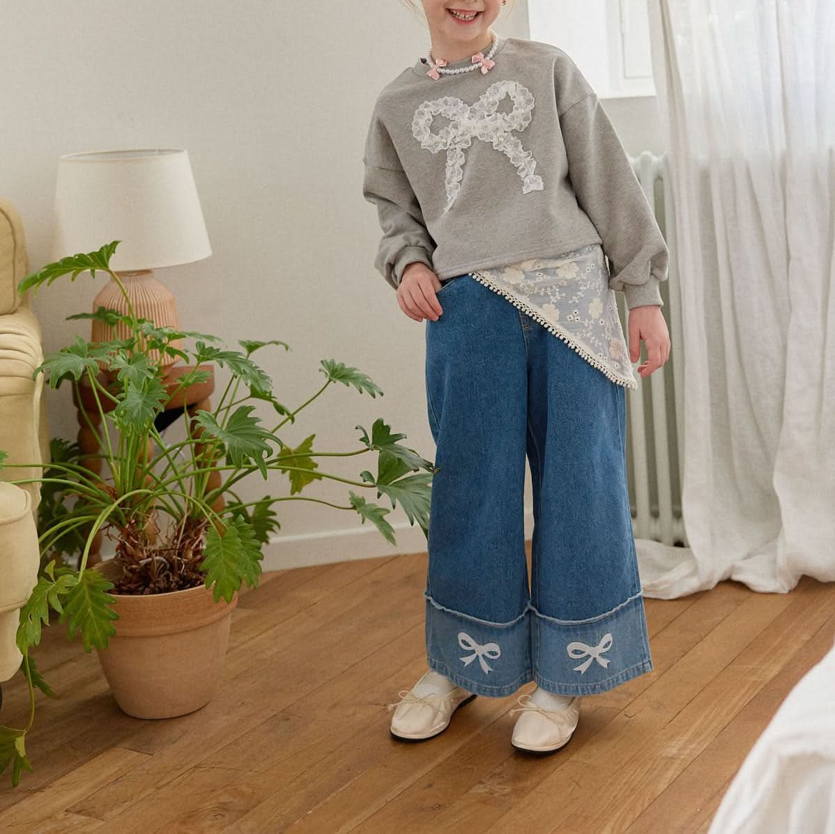 Toddler S25 Lace & Pearl Bow Sweatshirt (2 - 7y) - Gray kids outfit