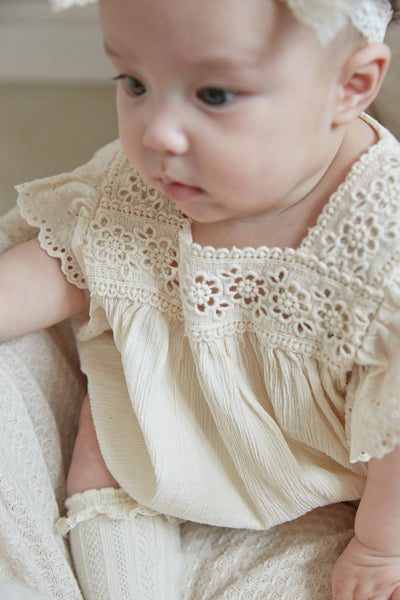 Baby Ruffle Lace Sleeve Floral Embroidery Neck Romper (3-15m)