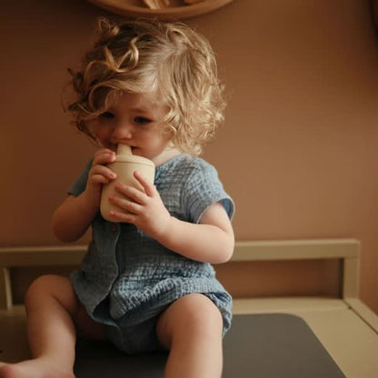 Mushie SILICONE SIPPY CUP (SOFT LILAC) kids outfit
